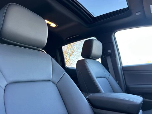 Used 2024 Chevrolet Colorado LT w/ LT Convenience Package III image 17