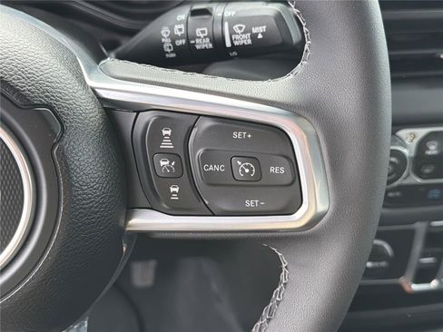 Used 2025 Jeep Wrangler Unlimited Sahara AWD/4WD image 25