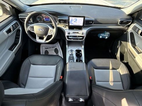 Used 2022 Ford Explorer XLT w/ Equipment Group 202A image 11