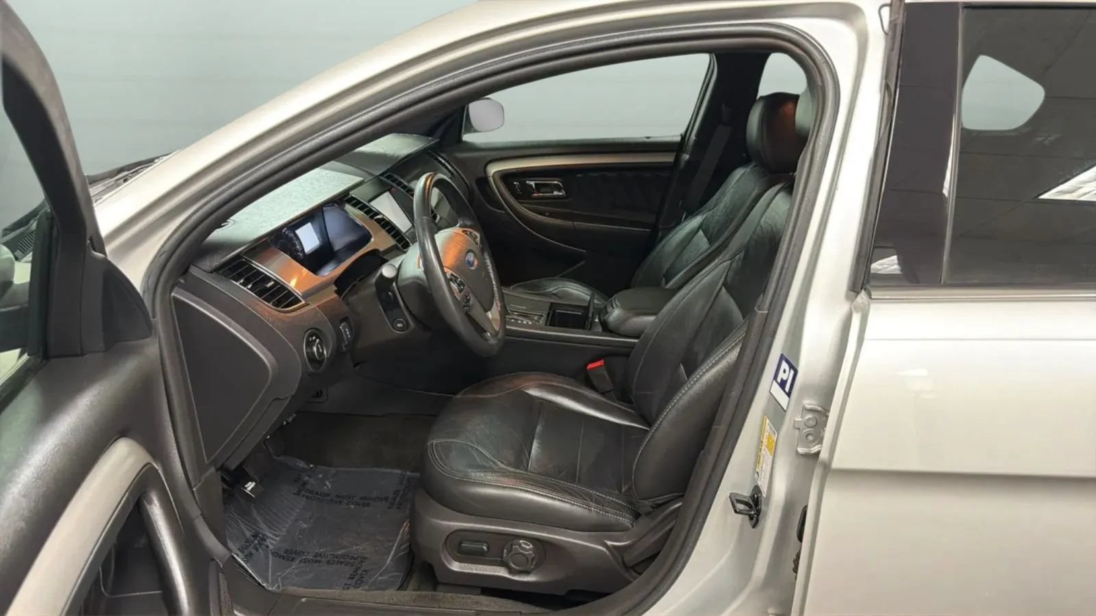 Used 2014 Ford Taurus SEL w/ Equipment Group 201A FWD image 20
