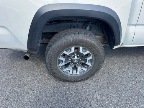 Used 2022 Toyota Tacoma TRD Off-Road AWD/4WD image 6
