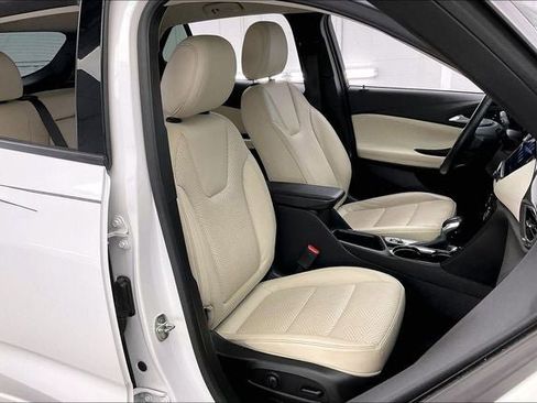 Used 2020 Buick Encore GX Essence w/ Advanced Technology Package AWD/4WD image 7