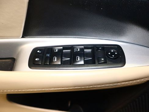 Used 2019 Dodge Journey SE image 36