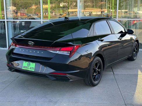 Used 2021 Hyundai Elantra SE w/ Cargo Package FWD image 7