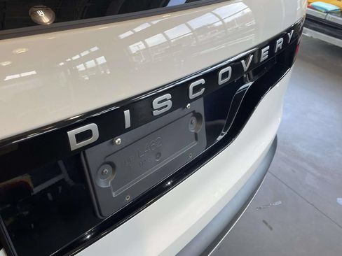 Used 2025 Land Rover Discovery S AWD/4WD image 8