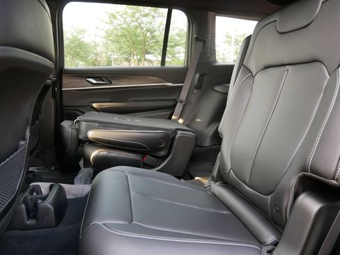 New 2025 Jeep Grand Cherokee L Limited w/ Trailer Tow Package image 11