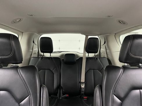 Used 2024 Chrysler Pacifica Touring-L FWD image 36