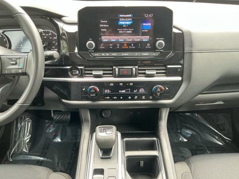 Used 2025 Nissan Pathfinder SV AWD/4WD image 16