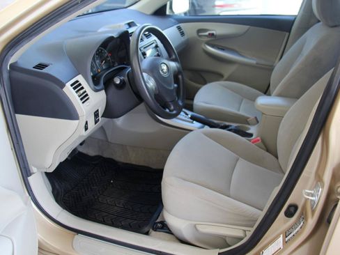 Used 2012 Toyota Corolla LE FWD image 18