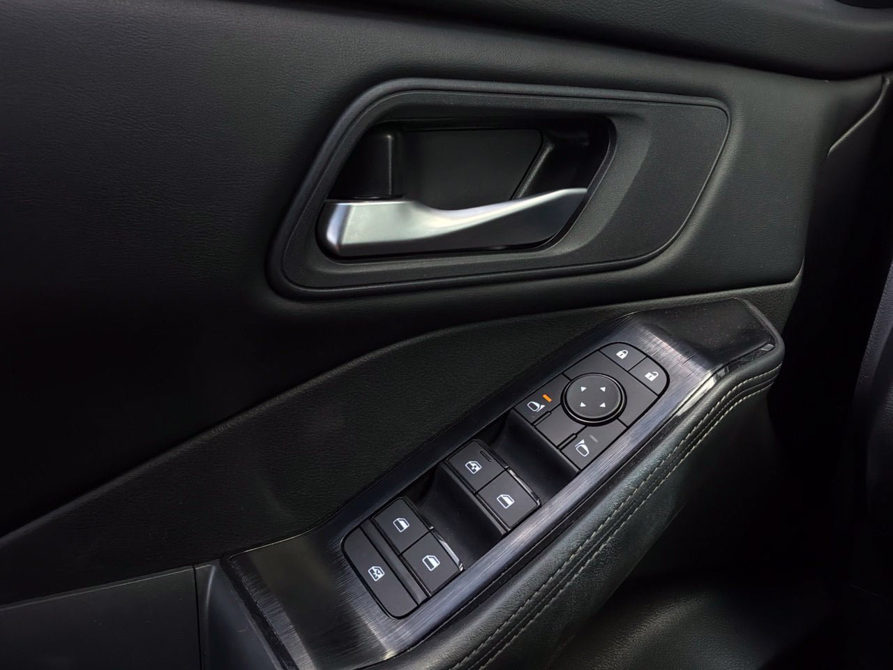 Used 2025 Nissan Rogue SV FWD image 22