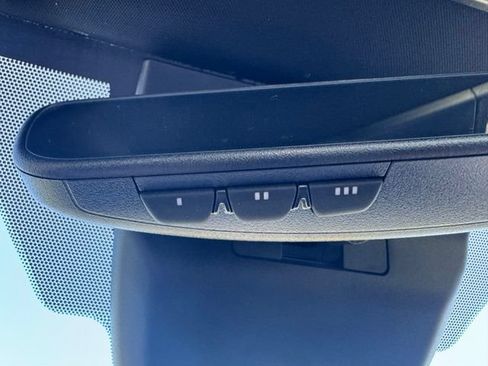 New 2026 Toyota Camry Hybrid FWD image 31