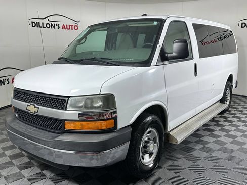 Used 2014 Chevrolet Express 2500 LT w/ LT Preferred Equipment Group RWD image 2