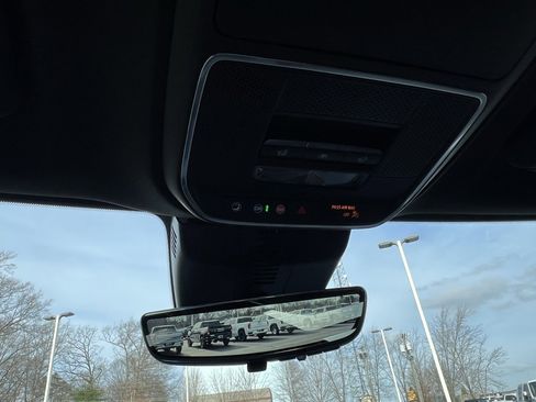 Certified 2025 Buick Enclave Avenir image 32