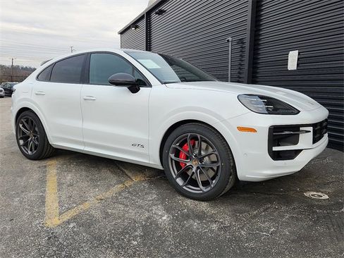 New 2026 Porsche Cayenne GTS image 9