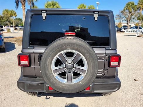 Used 2020 Jeep Wrangler Unlimited Sahara image 12