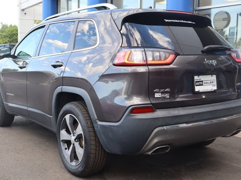 Used 2019 Jeep Cherokee Limited w/ Luxury Group AWD/4WD image 3