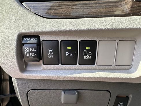 Used 2015 Toyota Sienna XLE Premium image 20