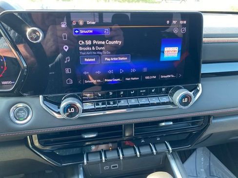 Used 2025 Chevrolet Colorado Z71 w/ Technology Package AWD/4WD image 25