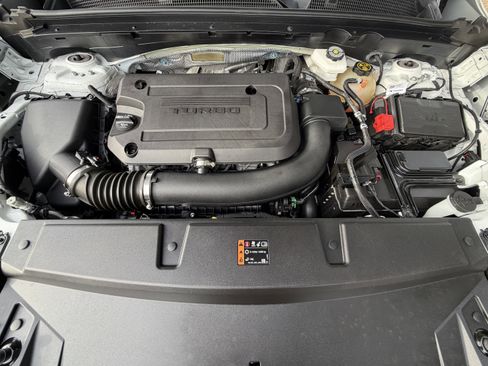 Used 2023 Buick Envision Essence w/ Sport Touring Package image 10