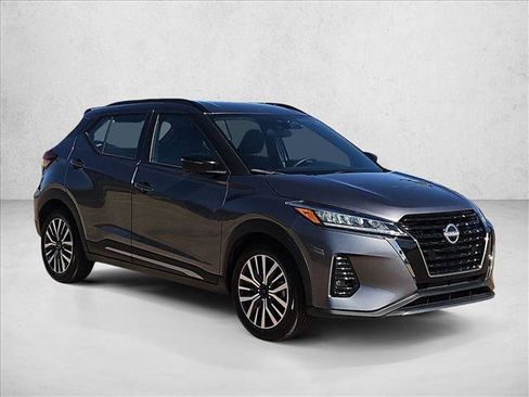 Used 2024 Nissan Kicks SR FWD image 3