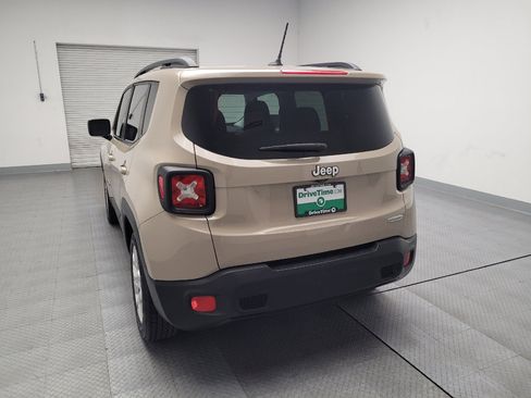Used 2015 Jeep Renegade Latitude image 6