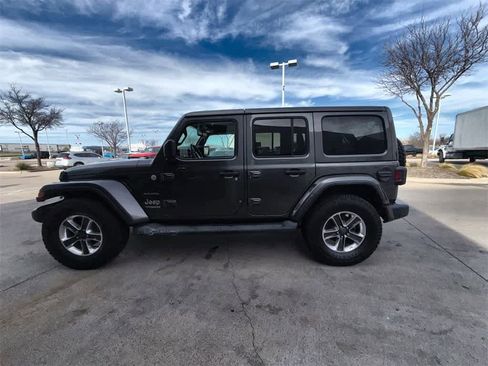 Used 2019 Jeep Wrangler Unlimited Sahara image 3