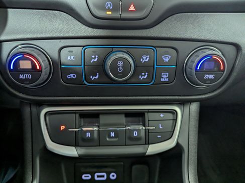 Used 2024 GMC Terrain SLT w/ Elevation Edition image 17