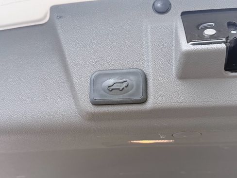 Used 2012 Chevrolet Traverse LT FWD image 10