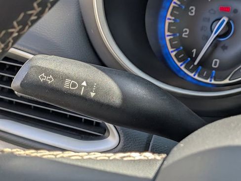 Used 2023 Chrysler Pacifica Touring-L image 26