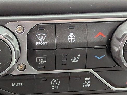 Used 2023 Jeep Gladiator Mojave w/ Cold Weather Group image 21