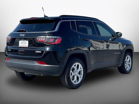 Used 2024 Jeep Compass Latitude AWD/4WD image 6