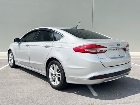 Used 2018 Ford Fusion SE FWD image 3