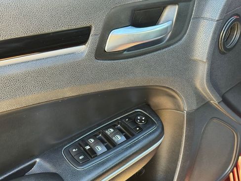 Used 2019 Chrysler 300 S image 11