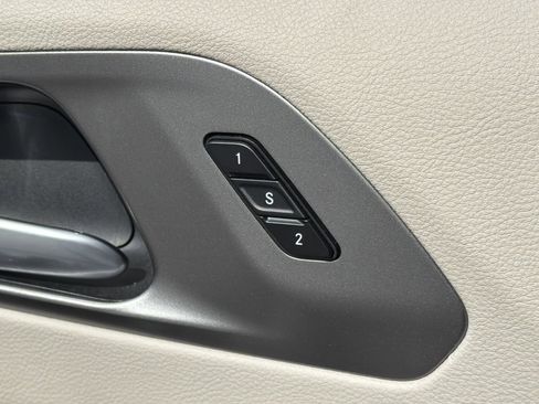 Used 2024 Chrysler Pacifica Touring-L FWD image 15