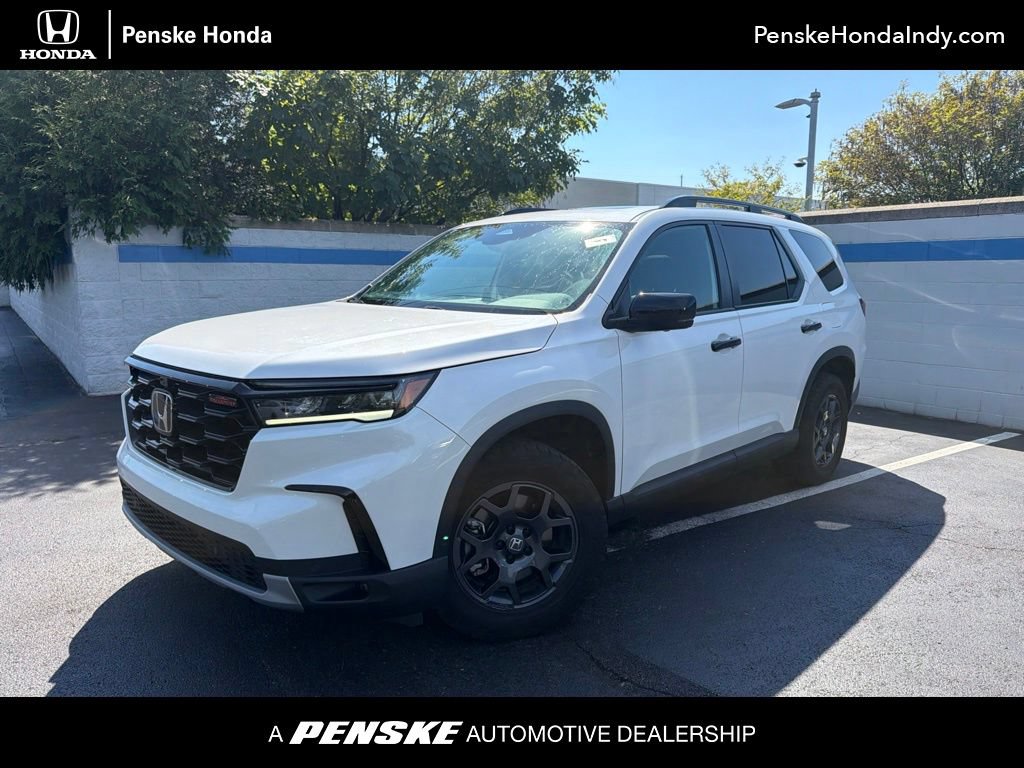 Certified 2025 Honda Pilot TrailSport image 1
