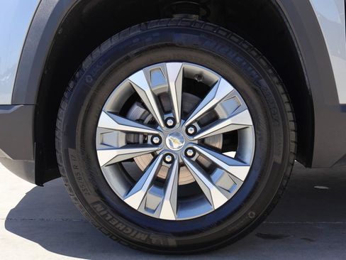 Used 2025 Chevrolet Equinox LT AWD/4WD image 6