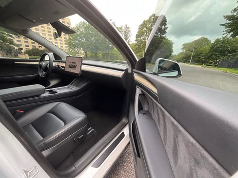 Used 2023 Tesla Model Y Long Range AWD/4WD image 17