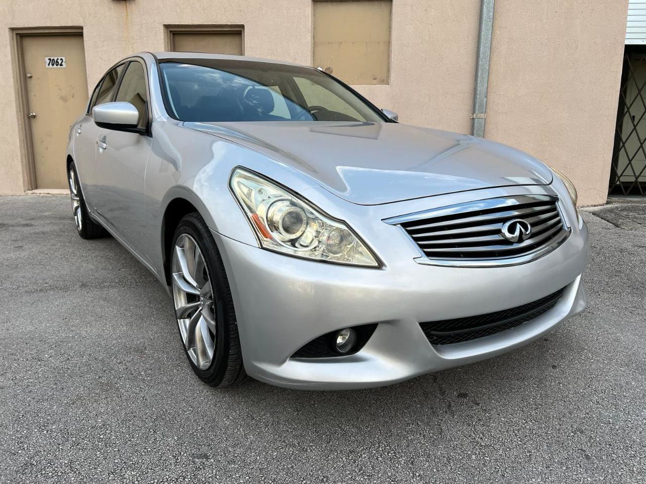 Used 2013 INFINITI G37 x Sedan w/ Premium Pkg AWD/4WD image 10