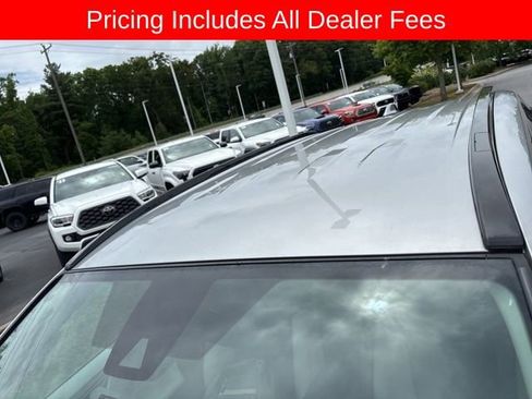Used 2020 Toyota RAV4 XLE AWD/4WD image 2
