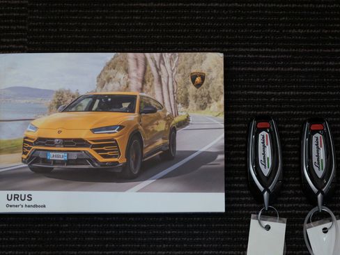 Used 2021 Lamborghini Urus image 21