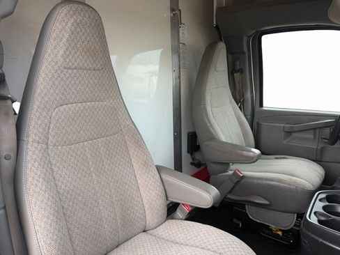 Used 2016 Chevrolet Express 3500 image 12