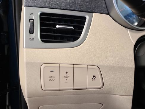 Used 2016 Hyundai Elantra SE image 31