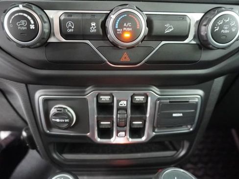 Used 2018 Jeep Wrangler Unlimited Sport S image 29