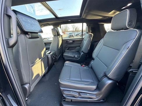 New 2026 Chevrolet Suburban Premier image 19