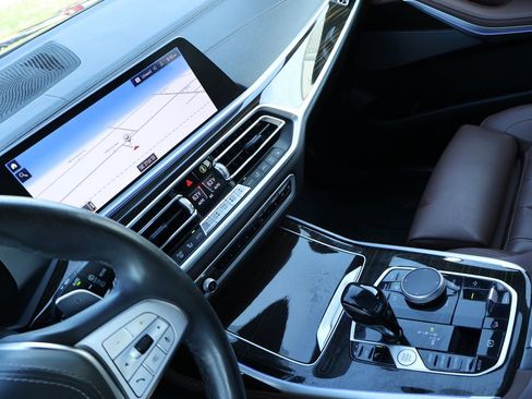 Used 2021 BMW X7 xDrive40i w/ Premium Package image 23