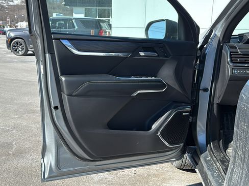 Certified 2025 GMC Acadia Elevation w/ Elevation Premium Package image 12