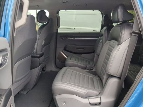 Used 2024 Kia EV9 Land image 16