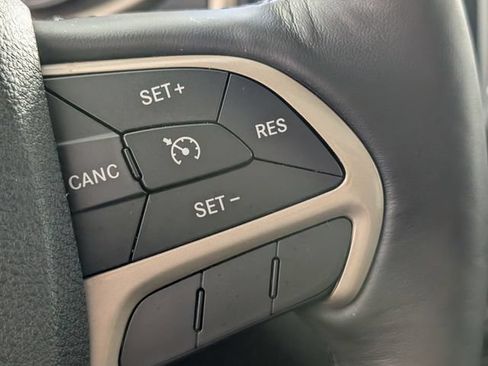 Used 2016 Jeep Cherokee Latitude w/ Comfort/Convenience Group AWD/4WD image 17