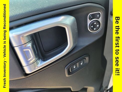 Used 2018 Jeep Wrangler Unlimited Sport S AWD/4WD image 11