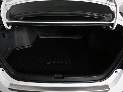 Used 2018 Honda Accord Touring image 28